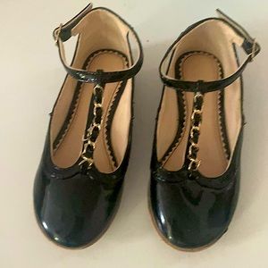 Zara girls patent leather shoes with chain size 11